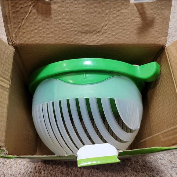 New 60-Second Salad Cutter Bowl Kitchen Tool - Picture 3 of 6